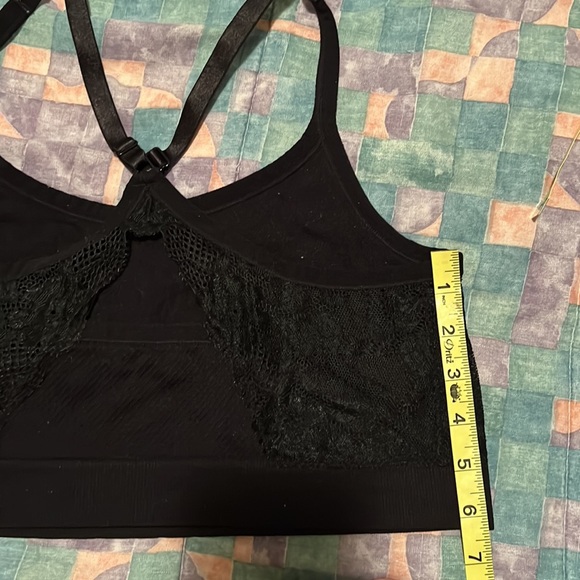 Racerback black lace sports bra - Picture 6 of 7